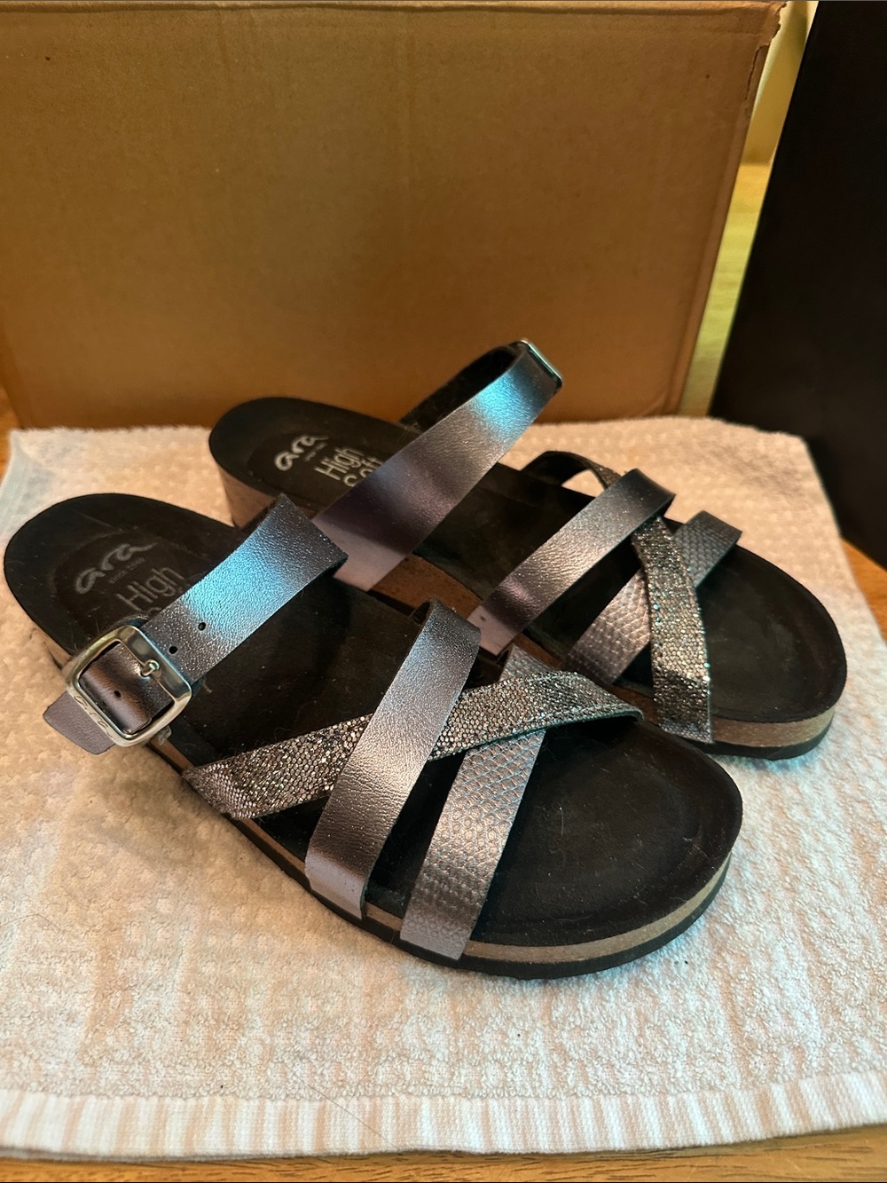Ara Womens Metallic Black and Silver Strappy Sandals